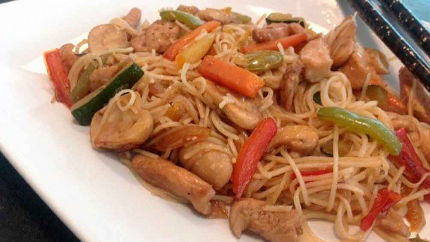 Fideos chinos con pollo y verduras - Recetas Lider